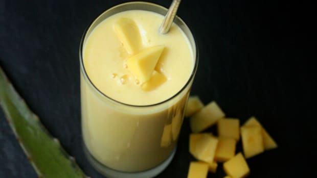 Mango Somothie With Coconut Oil and Kefir