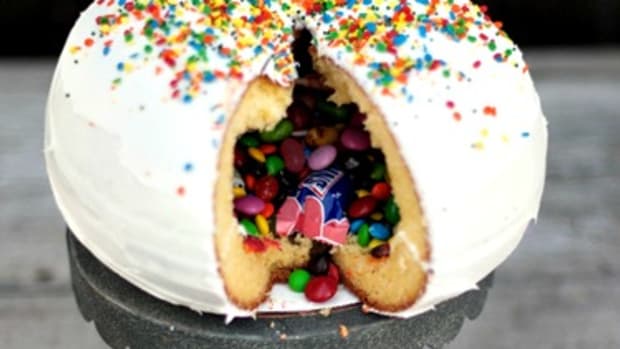 11 Adorable Birthday Cake Ideas #birthday www.TodaysMama.com