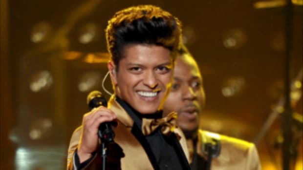 Bruno Mars Performs