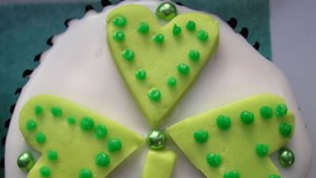 green cupcakes