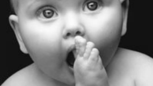 baby-foot-in-mouth-400px