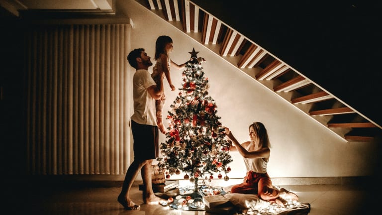 Science Proves The People Who Put Their Christmas Decorations Up Sooner are Happier