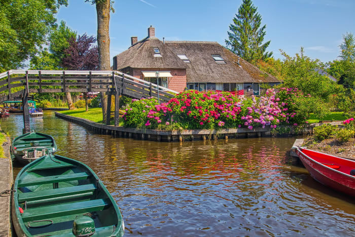 Giethoorn: This Village Without Roads is the Thing of My Daydreams ...