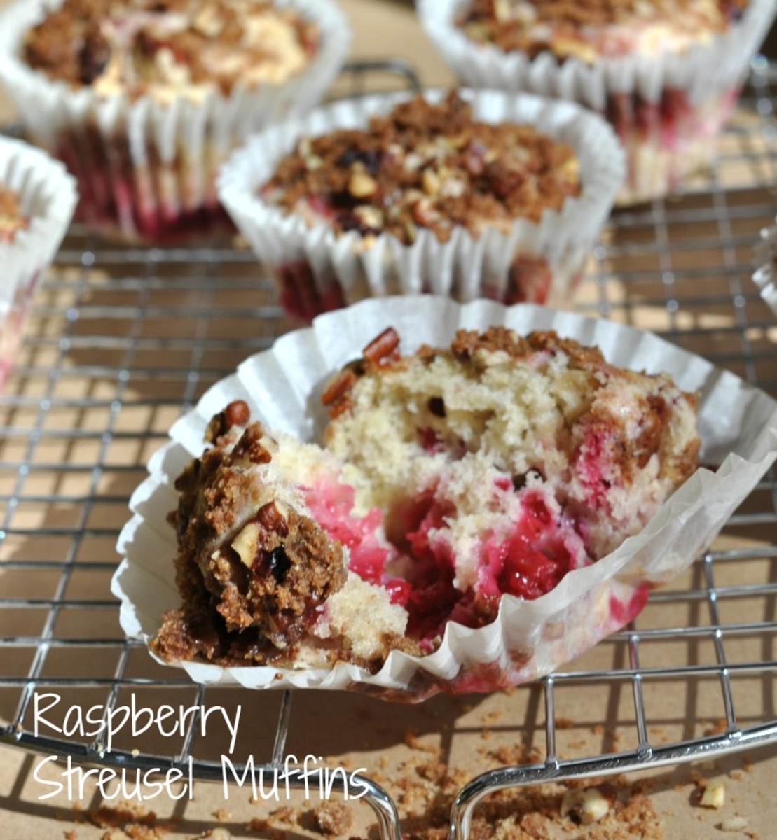 Raspberry Streusel Muffins - TodaysMama.com