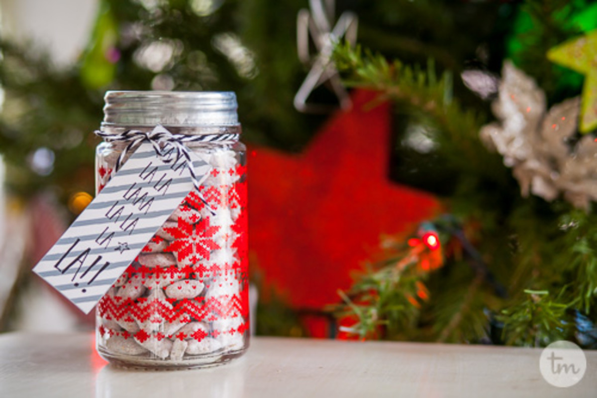 Easy Christmas Jar Neighbor Gifts