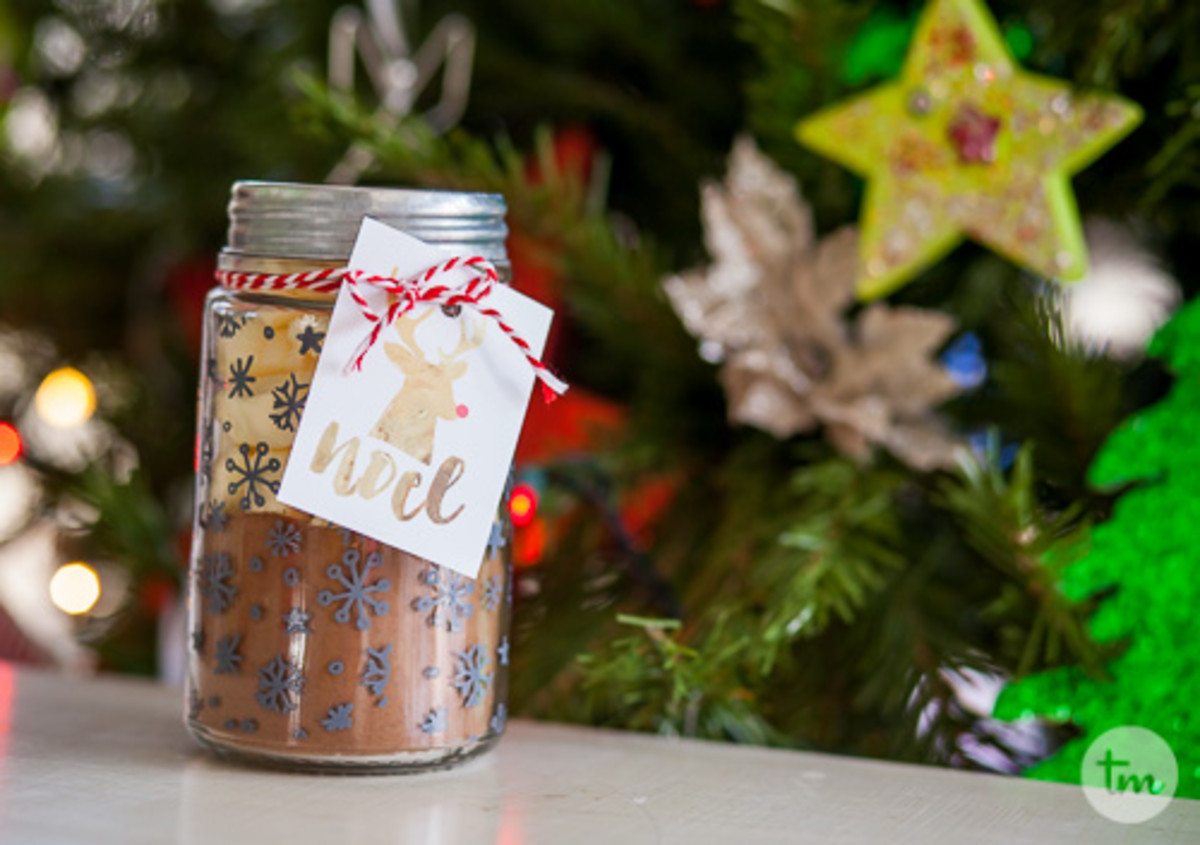 Easy Christmas Jar Neighbor Gifts