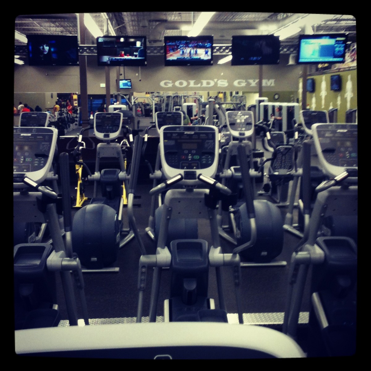 You know who goes the gym on Friday nights? Me....and apparently NO ONE ELSE.