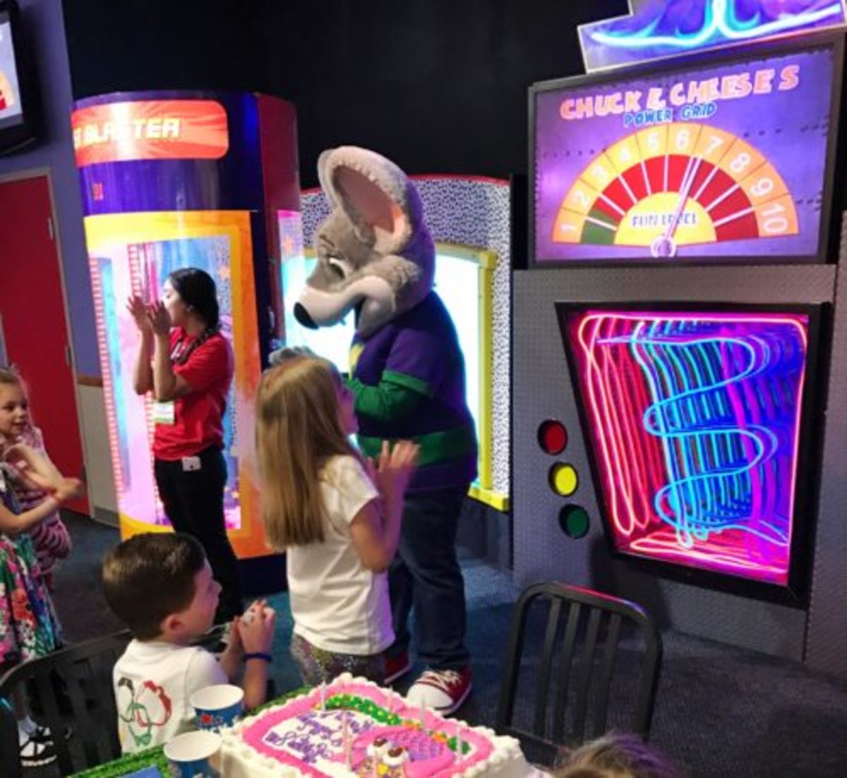 Chuck E. Cheese's NEEDS YOU to Take on GUINNESS WORLD RECORDS™