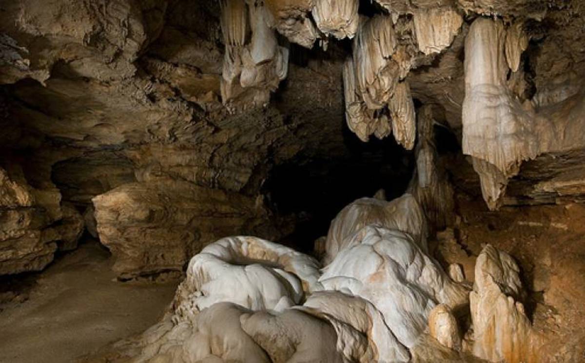 5 Cool Caves For Young Explorers: Ozark Cavern
