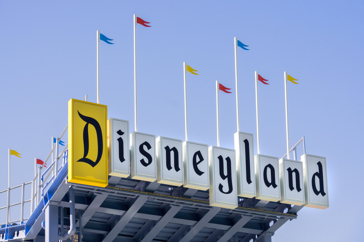 bigstock-Disneyland-Entrance-Sign-105371105